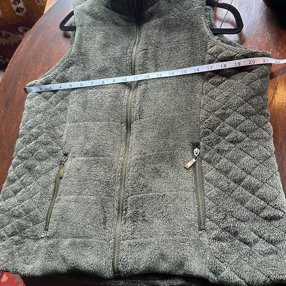 XL Lemon Tart quilted Vest in a gorgeous army green color. Super cozy & cozy EUC - Picture 4 of 12